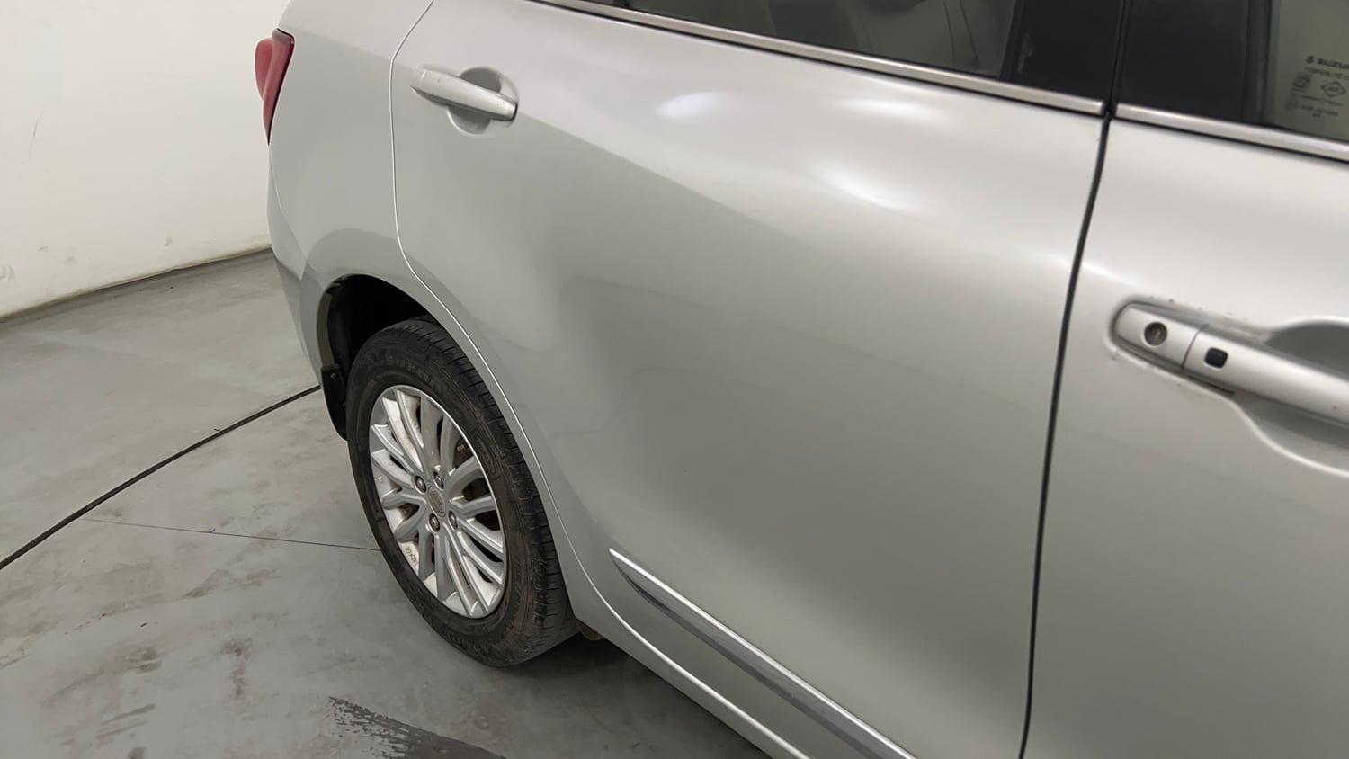 Used 2017 Maruti Suzuki Dzire ZXi AMT Petrol Automatic dents MINOR DENT