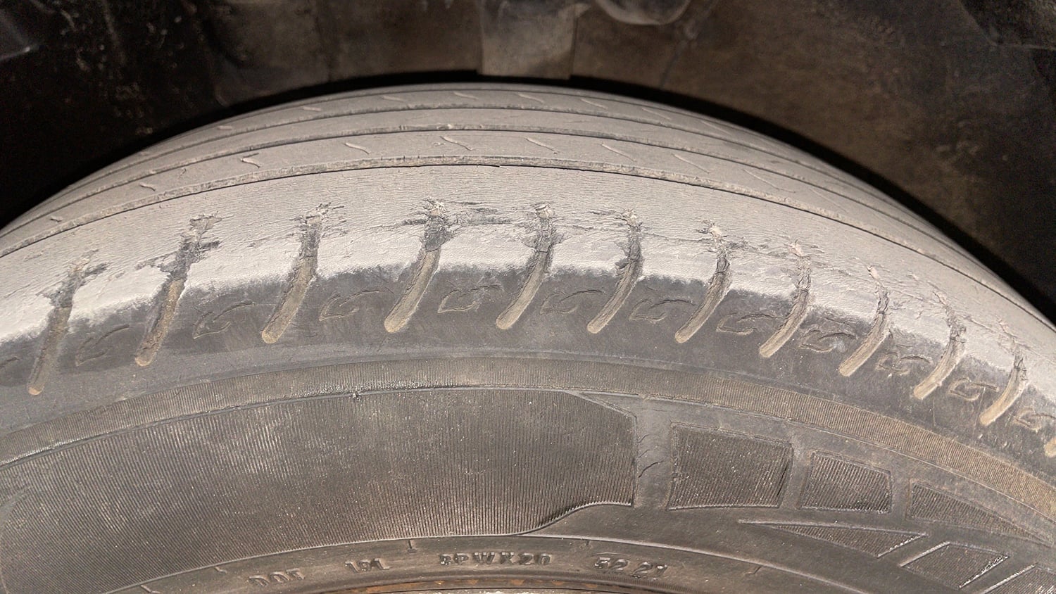 Used 2022 Kia Carens Prestige 1.4 Petrol MT 7 STR Petrol Manual tyres LEFT FRONT TYRE TREAD VIEW
