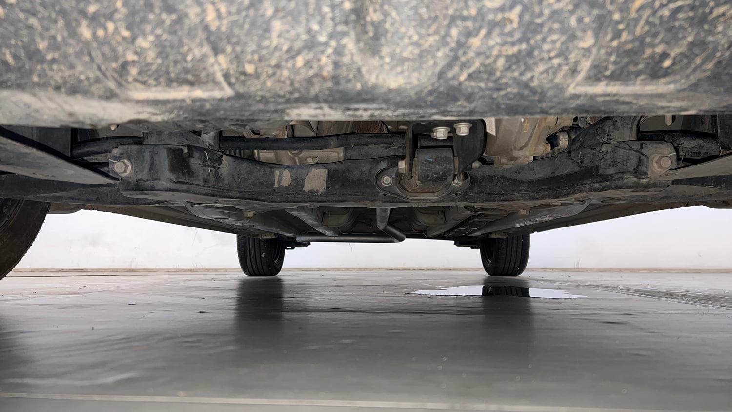 Used 2018 Hyundai Elite i20 Asta 1.2 Petrol Manual extra FRONT LEFT UNDERBODY VIEW