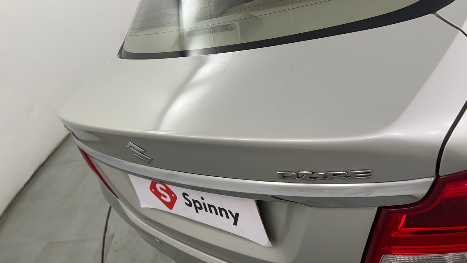 Used 2017 Maruti Suzuki Dzire ZXi AMT Petrol Automatic dents MINOR SCRATCH