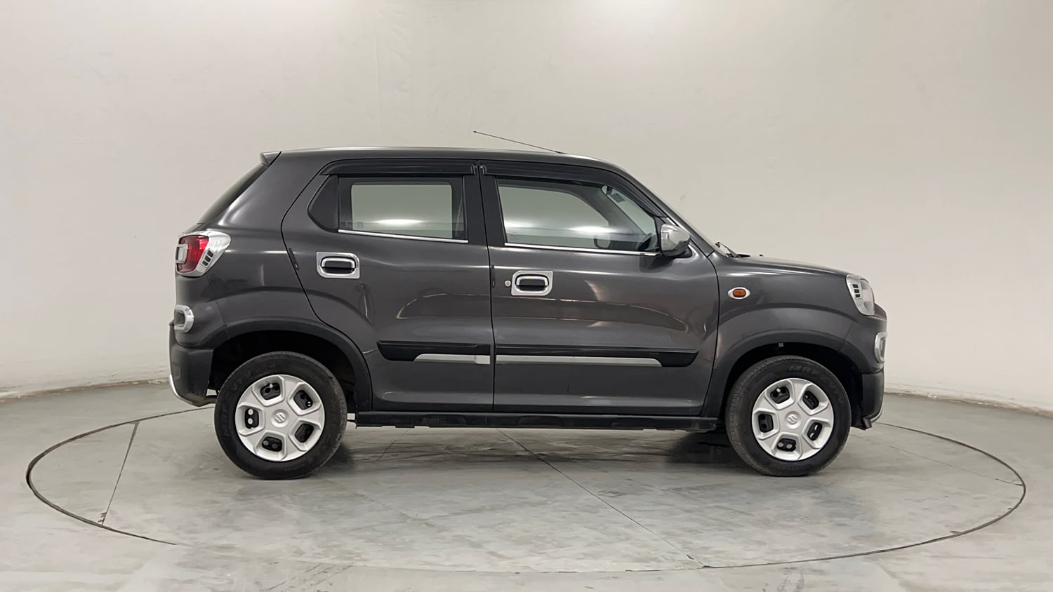 Used 2024 Maruti Suzuki S-Presso Vxi Plus Petrol Manual exterior RIGHT SIDE VIEW