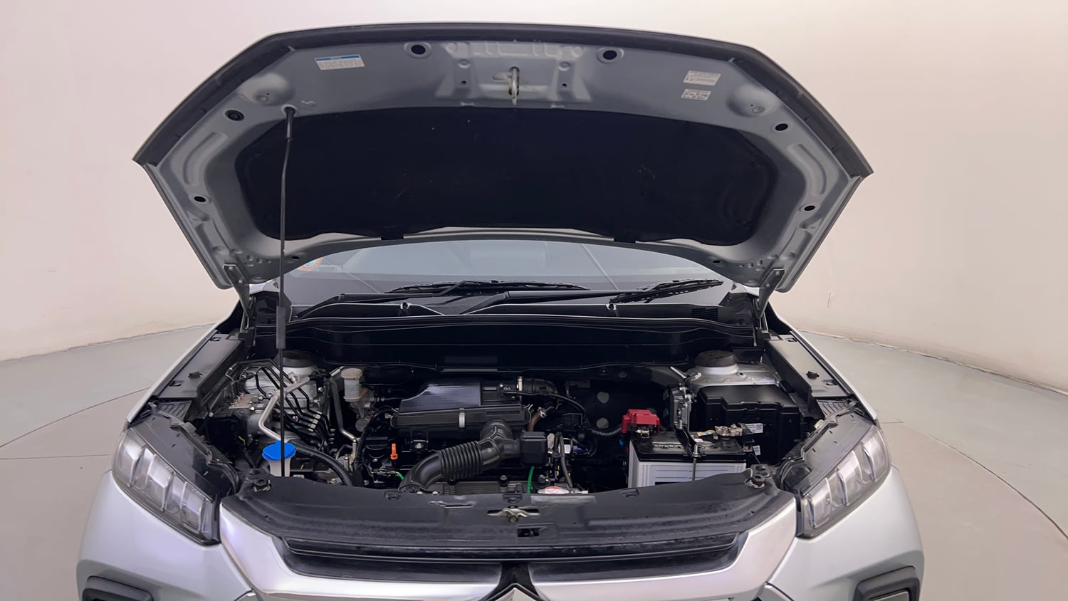 Used 2025 Maruti Suzuki Grand Vitara Delta Smart Hybrid Petrol Manual engine ENGINE & BONNET OPEN FRONT VIEW
