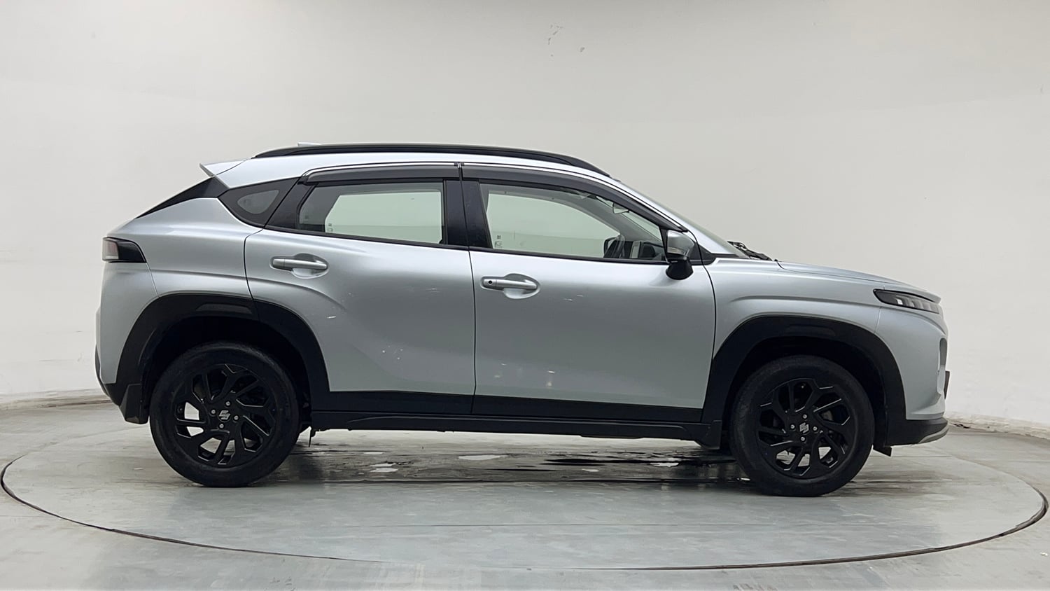 Used 2023 Maruti Suzuki Fronx Delta Plus 1.2L MT Petrol Manual exterior RIGHT SIDE VIEW