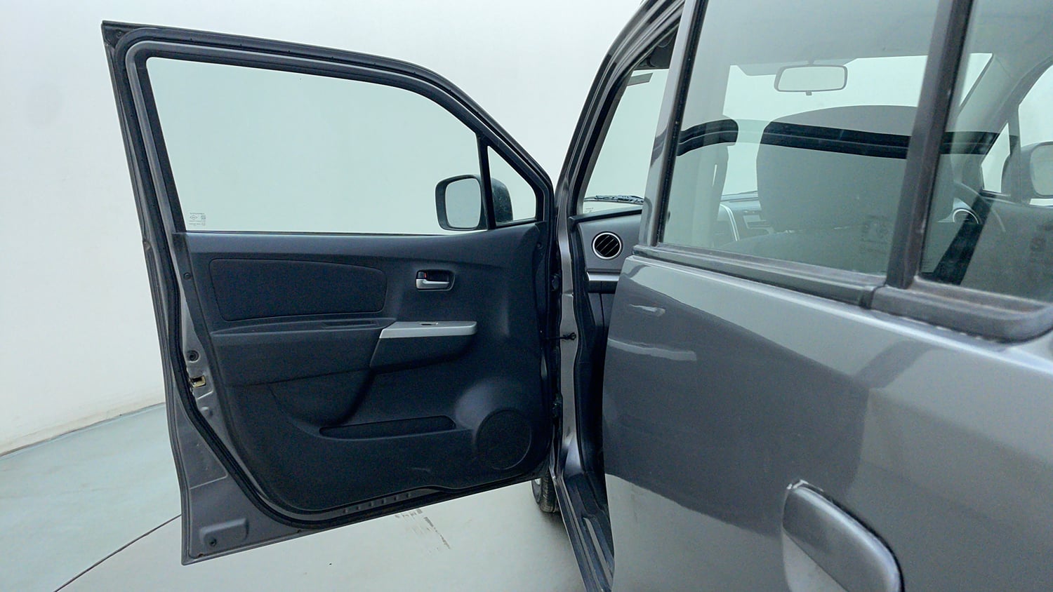 Used 2012 Maruti Suzuki Wagon R 1.0 VXi Petrol Manual interior LEFT FRONT DOOR OPEN VIEW