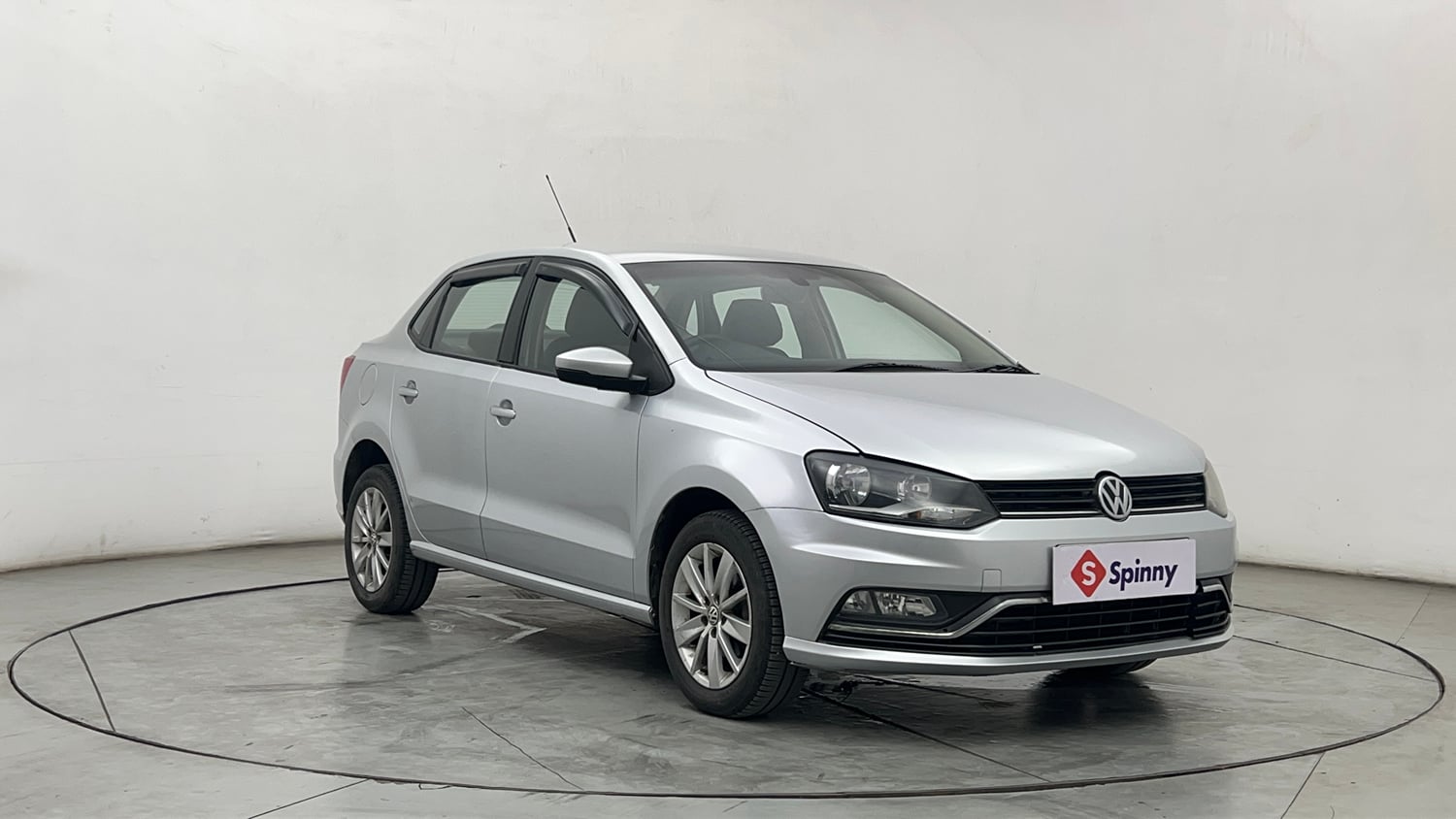 Used 2016 Volkswagen Ameo Highline1.2L (P) Petrol Manual exterior RIGHT FRONT CORNER VIEW