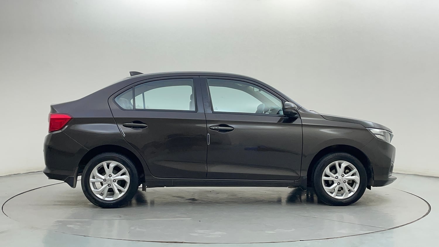 Used 2020 Honda Amaze 1.2 V MT Petrol Petrol Manual exterior RIGHT SIDE VIEW