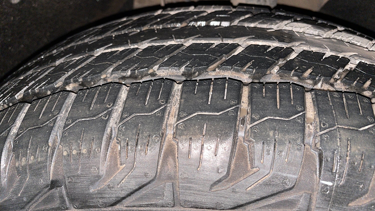 Used 2022 Mahindra XUV700 AX 3 Petrol MT 5 STR Petrol Manual tyres RIGHT FRONT TYRE TREAD VIEW