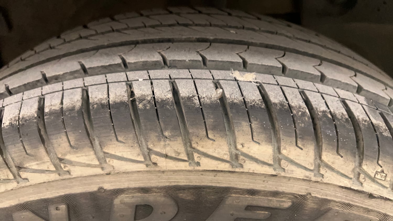 Used 2016 Renault Duster 85 PS RXZ 4X2 MT Diesel Manual tyres LEFT REAR TYRE TREAD VIEW