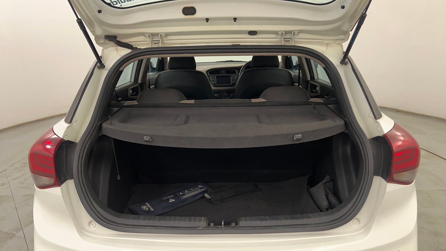Used 2018 Hyundai Elite i20 Asta 1.2 Petrol Manual interior DICKY INSIDE VIEW