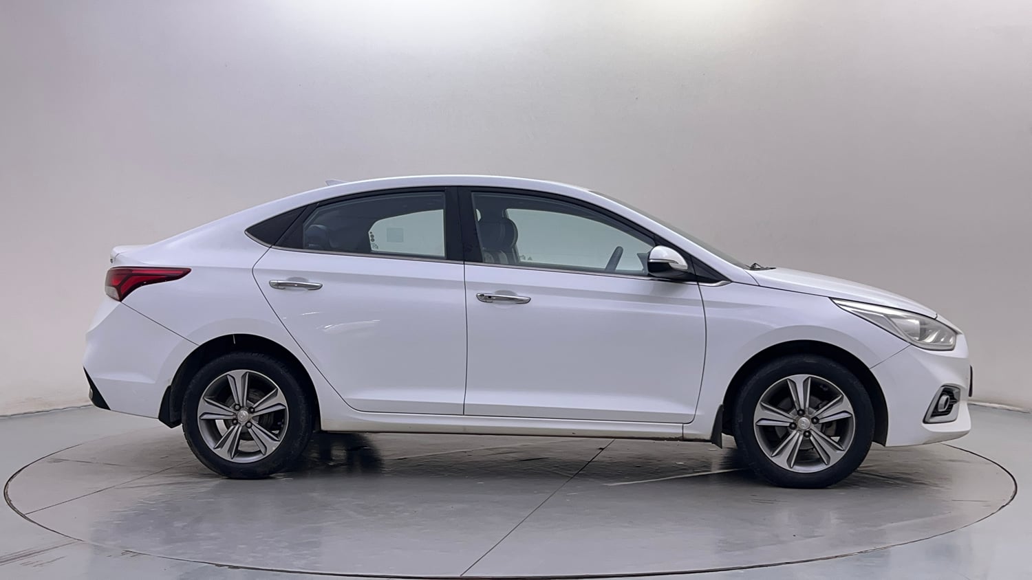 Used 2019 Hyundai Verna SX (O) 1.6 VTVT AT Petrol Automatic exterior RIGHT SIDE VIEW