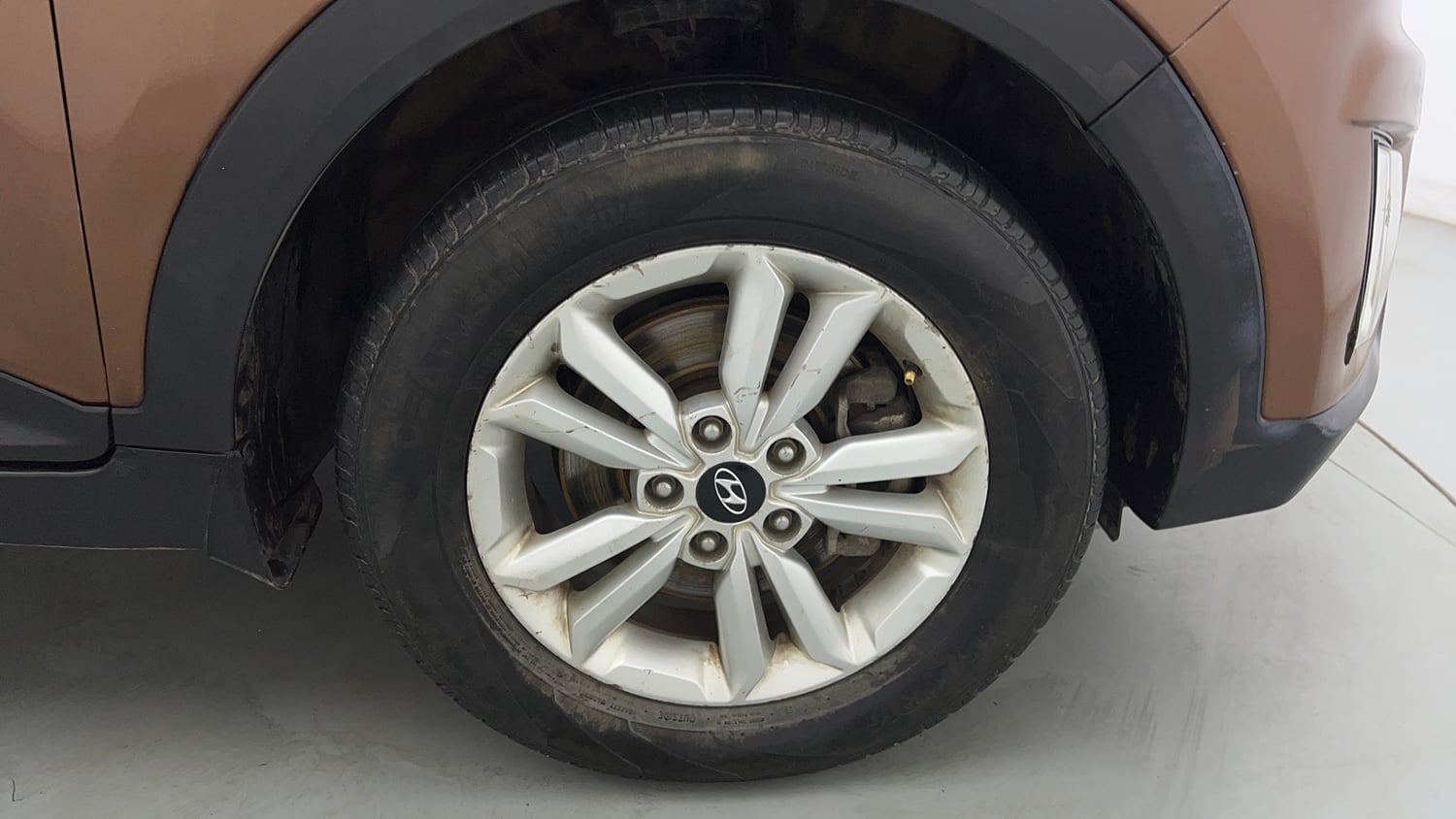 Used 2017 Hyundai Creta SX Plus 1.6  Petrol Petrol Manual tyres RIGHT FRONT TYRE RIM VIEW