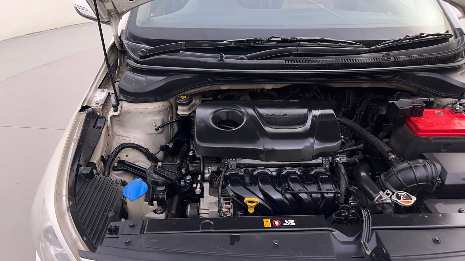 Used 2019 Hyundai Verna SX (O) 1.6 VTVT AT Petrol Automatic engine ENGINE RIGHT SIDE HINGE & APRON VIEW