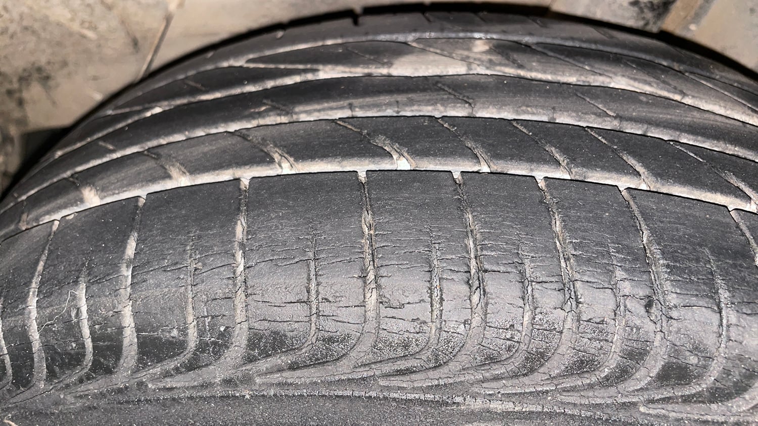 Used 2013 Toyota Etios V Petrol Manual tyres LEFT REAR TYRE TREAD VIEW
