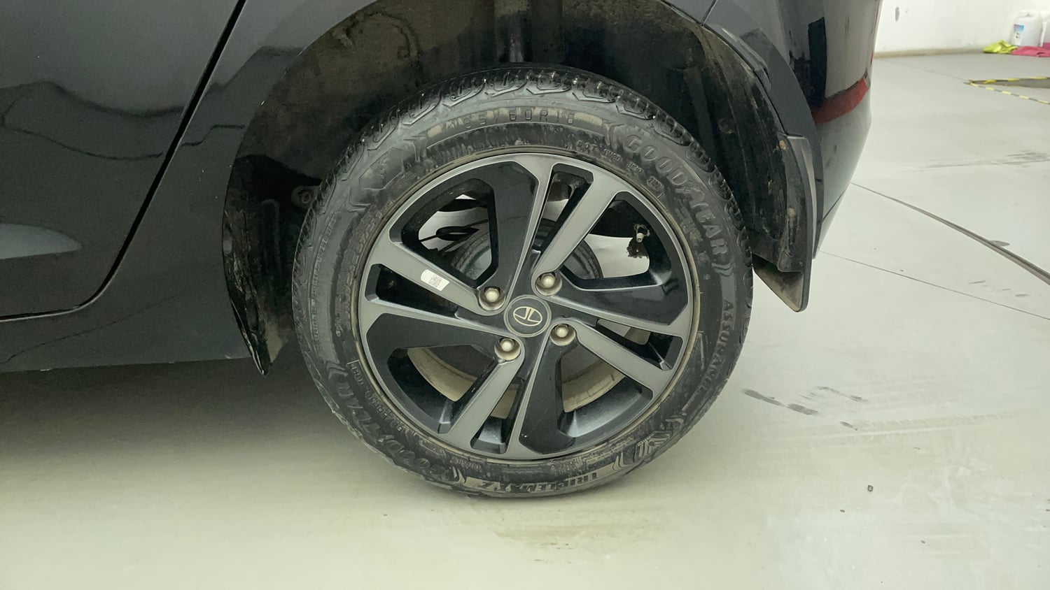 Used 2022 Tata Altroz XZ Plus Petrol Dark Edition Petrol Manual tyres LEFT REAR TYRE RIM VIEW