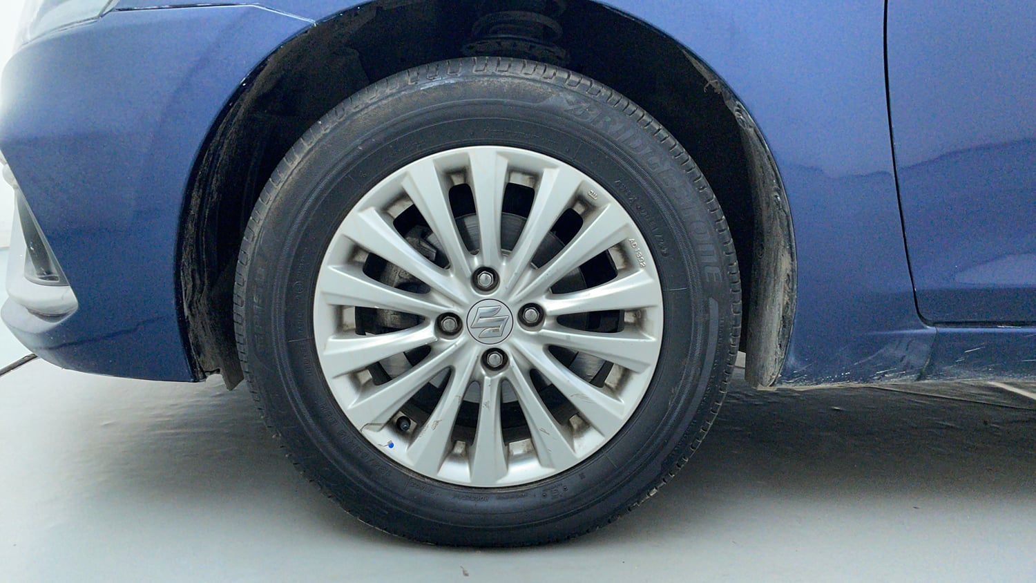Used 2018 Maruti Suzuki Ciaz Zeta Hybrid 1.5 AT Petrol Automatic tyres LEFT FRONT TYRE RIM VIEW