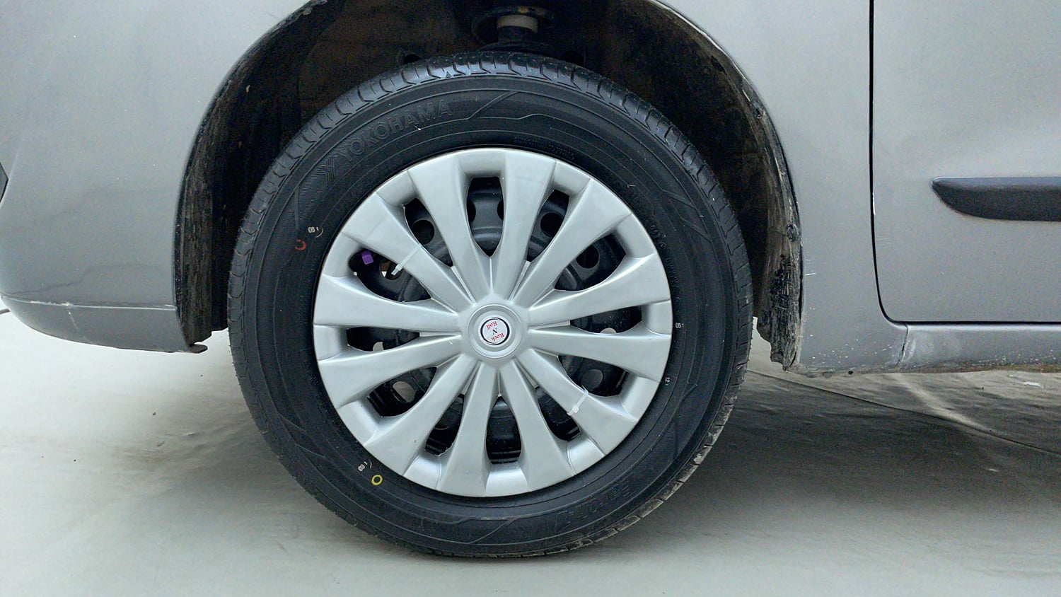 Used 2012 Maruti Suzuki Wagon R 1.0 VXi Petrol Manual tyres LEFT FRONT TYRE RIM VIEW