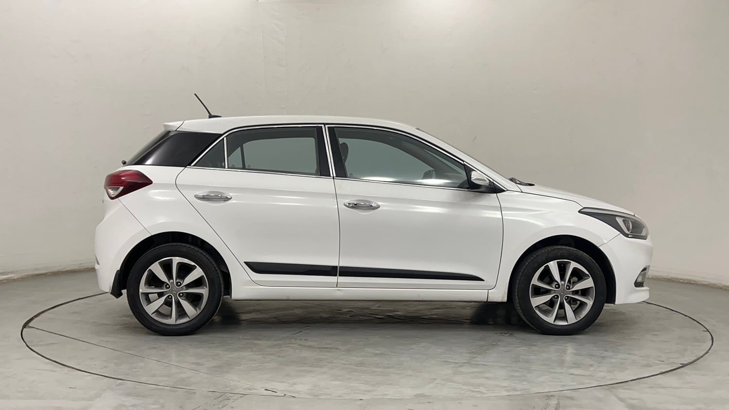 Used 2018 Hyundai Elite i20 Asta 1.2 (O) Petrol Manual exterior RIGHT SIDE VIEW
