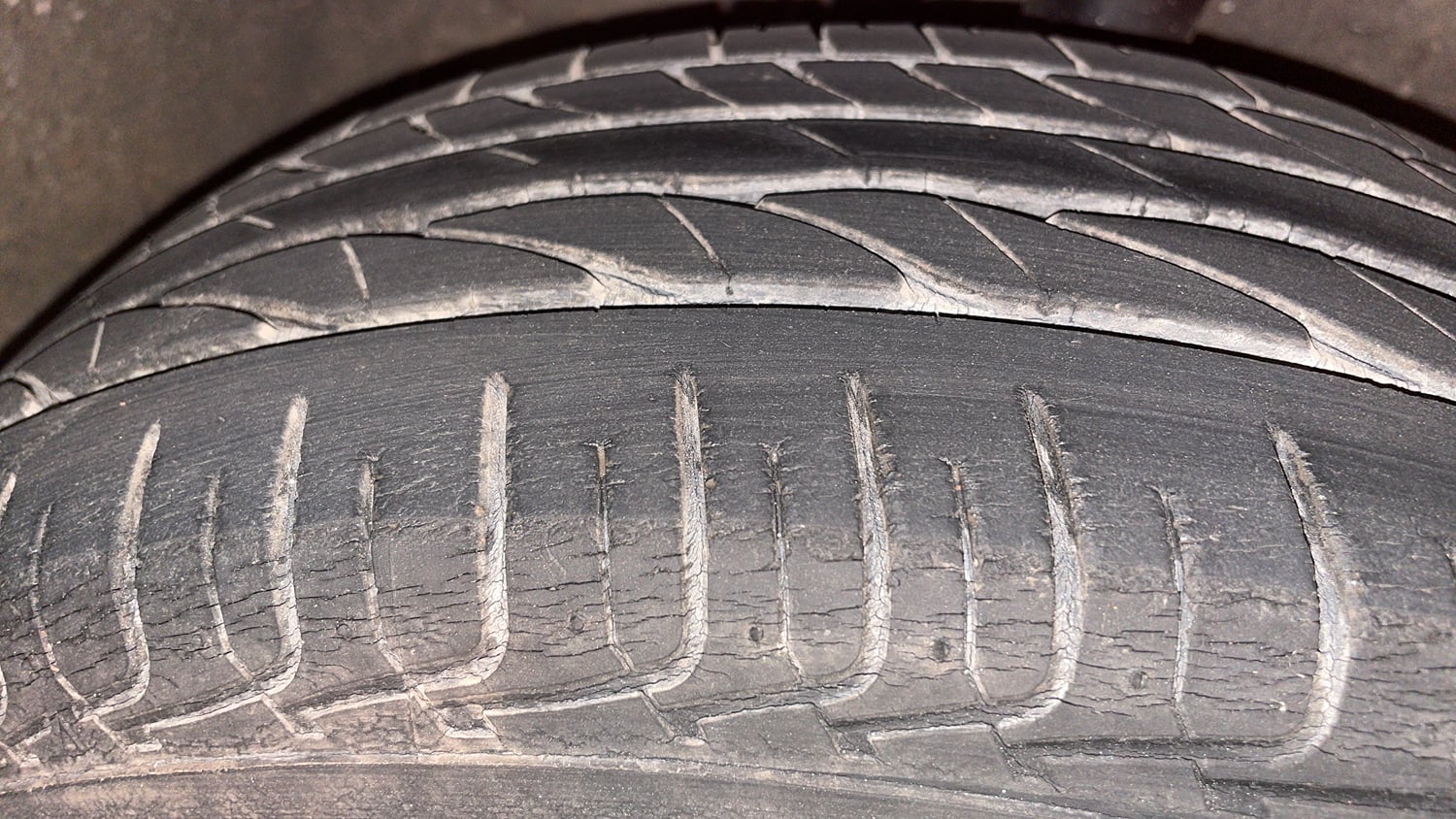 Used 2013 Toyota Etios V Petrol Manual tyres RIGHT FRONT TYRE TREAD VIEW
