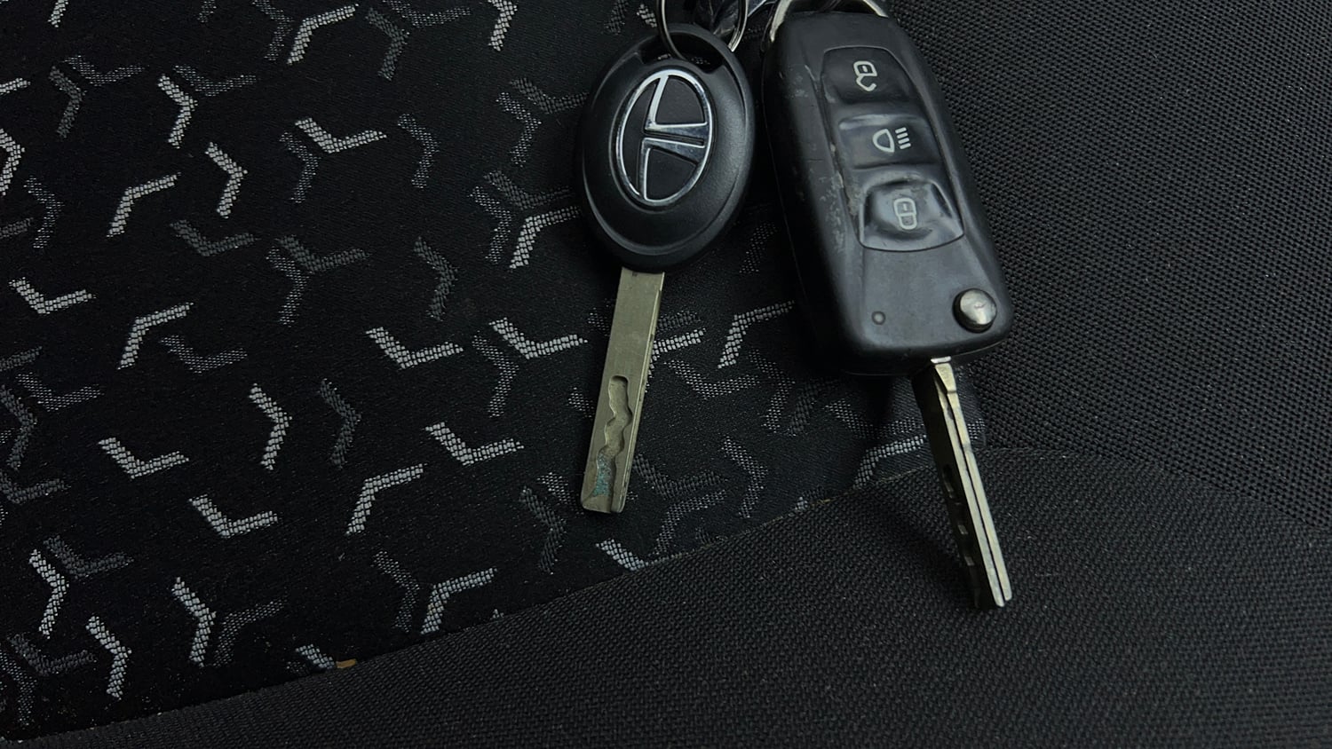 Used 2020 Tata Tiago XZ Plus Petrol Manual extra CAR KEY VIEW