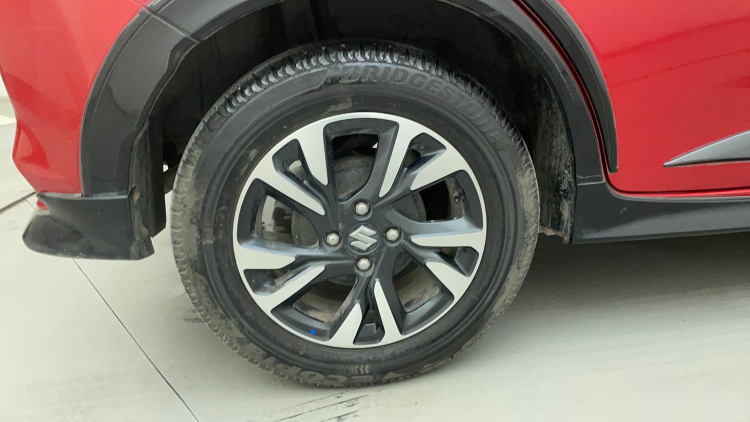 Used 2024 Maruti Suzuki Swift ZXi Plus Dual Tone AMT Petrol Automatic tyres RIGHT REAR TYRE RIM VIEW