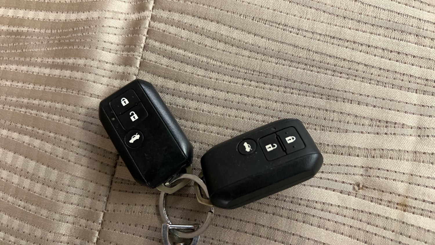 Used 2018 Maruti Suzuki Dzire ZXi Petrol Manual extra CAR KEY VIEW