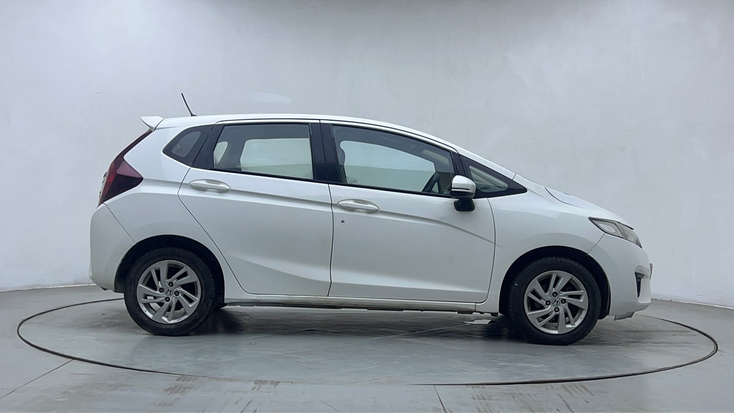 Used 2015 Honda Jazz V Petrol Petrol Manual exterior RIGHT SIDE VIEW