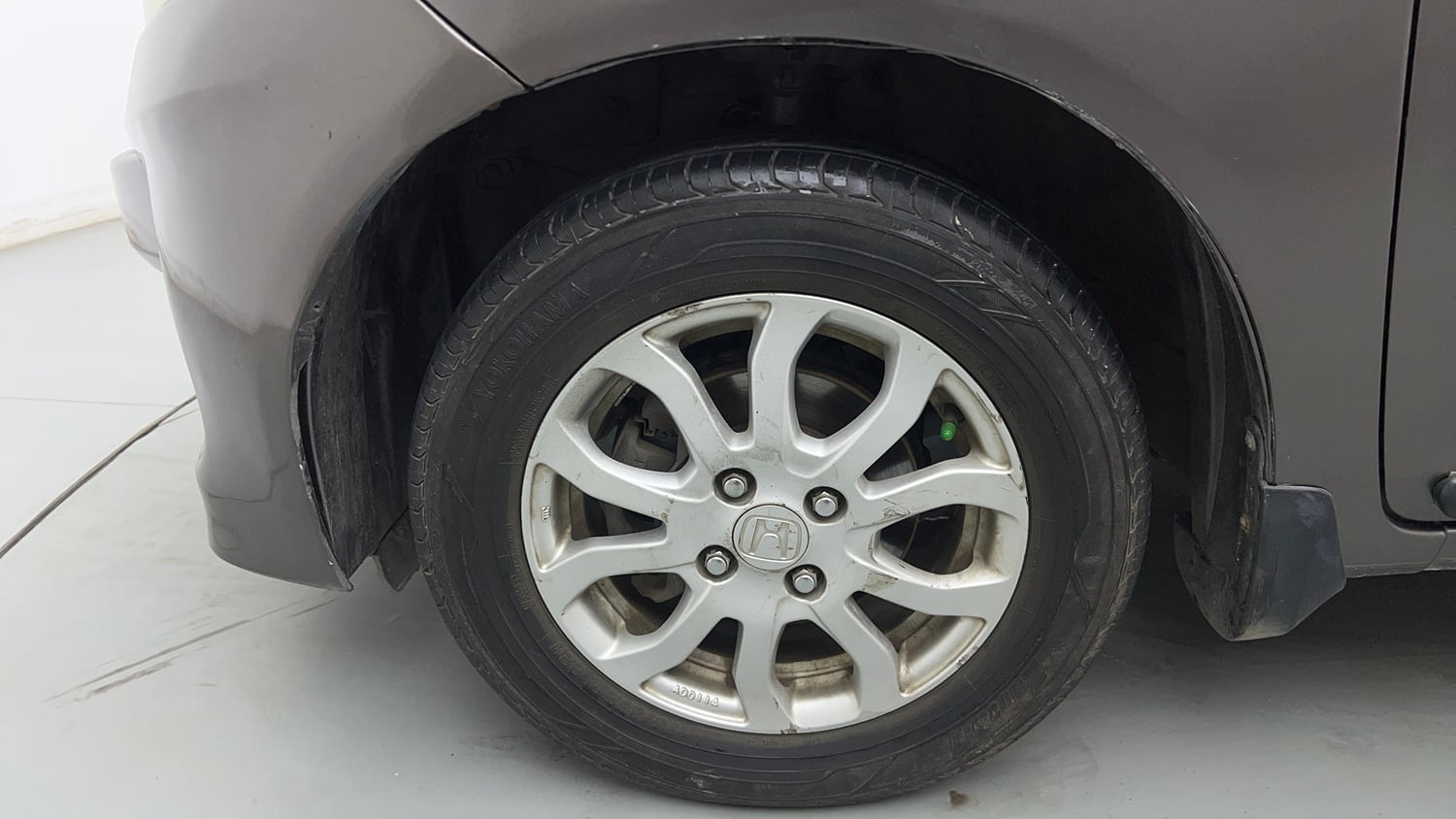 Used 2014 Honda Amaze 1.2 VX AT i-VTEC Petrol Automatic tyres LEFT FRONT TYRE RIM VIEW