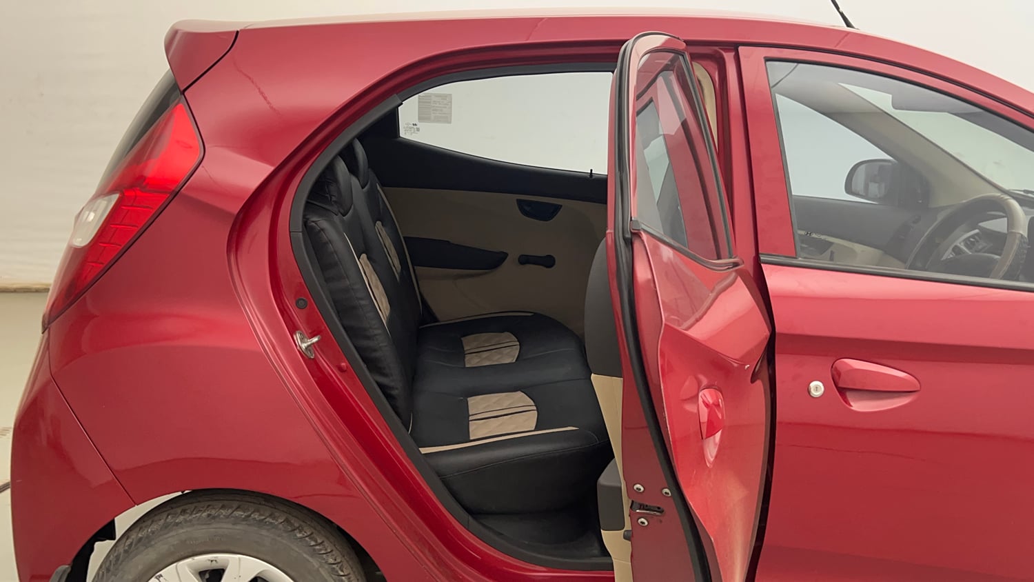 Used 2015 Hyundai Eon Magna O Petrol Manual interior RIGHT SIDE REAR DOOR CABIN VIEW