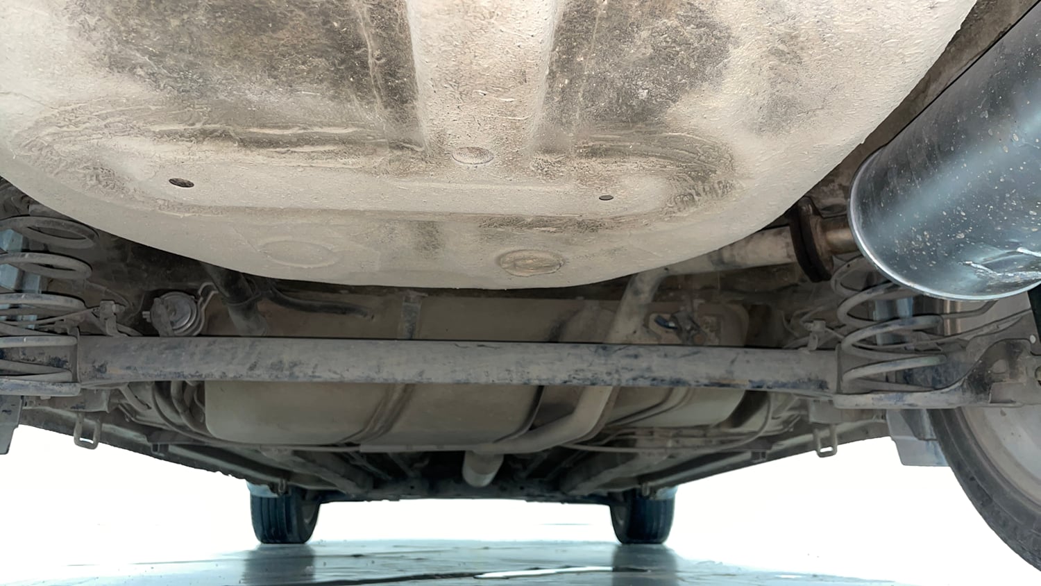 Used 2017 Maruti Suzuki Ciaz Alpha 1.4 MT Petrol Manual extra REAR UNDERBODY VIEW (TAKEN FROM REAR)