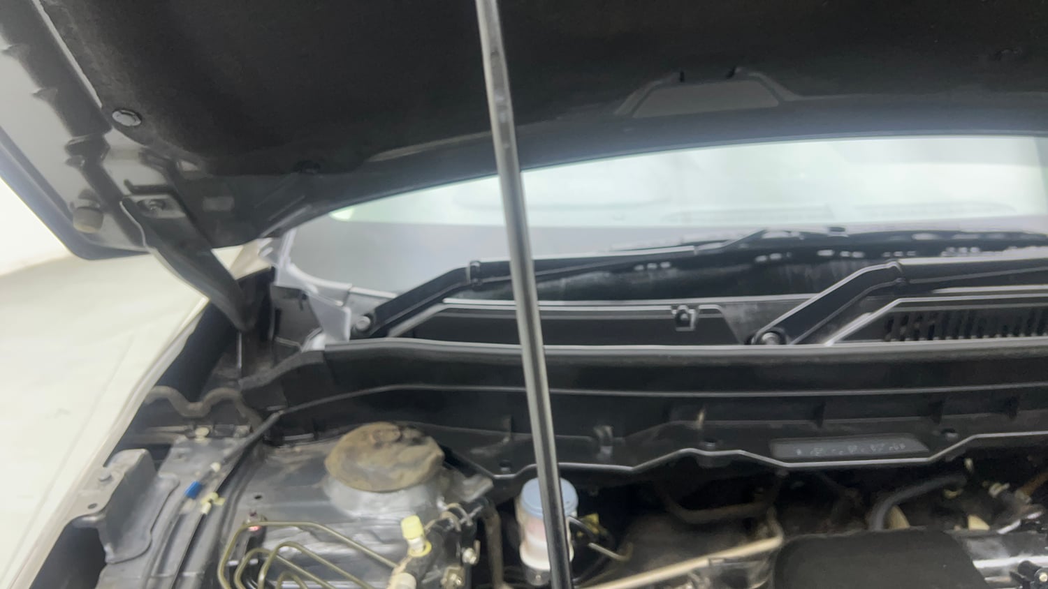Used 2023 Maruti Suzuki Brezza ZXi Plus AT Petrol Automatic engine ENGINE RIGHT SIDE HINGE & APRON VIEW