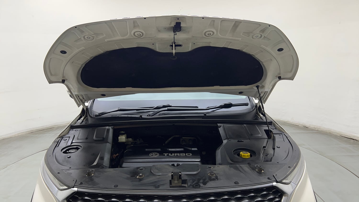 Used 2020 MG Motors Hector Sharp 1.5 DCT Petrol Petrol Automatic engine ENGINE & BONNET OPEN FRONT VIEW
