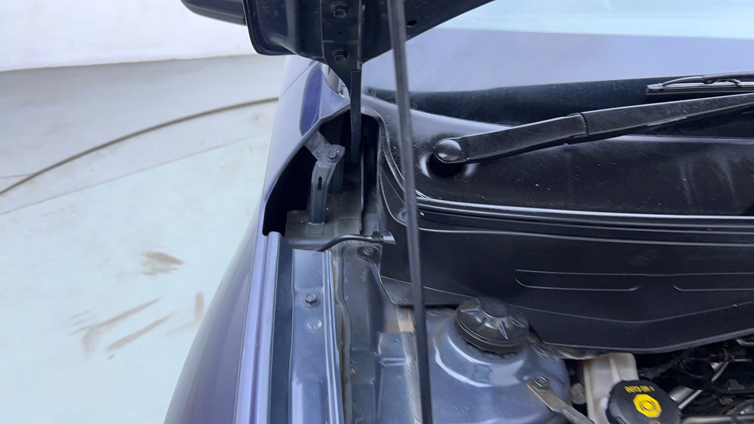 Used 2019 hyundai Venue SX 1.0 Turbo Petrol Petrol Manual engine ENGINE RIGHT SIDE HINGE & APRON VIEW