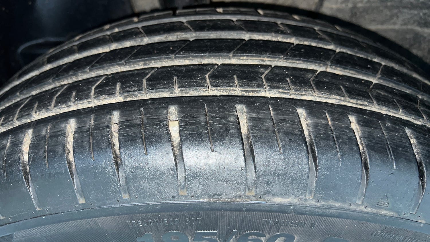 Used 2022 Tata Punch Accomplished Dazzle Pack MT Petrol Manual tyres RIGHT REAR TYRE TREAD VIEW