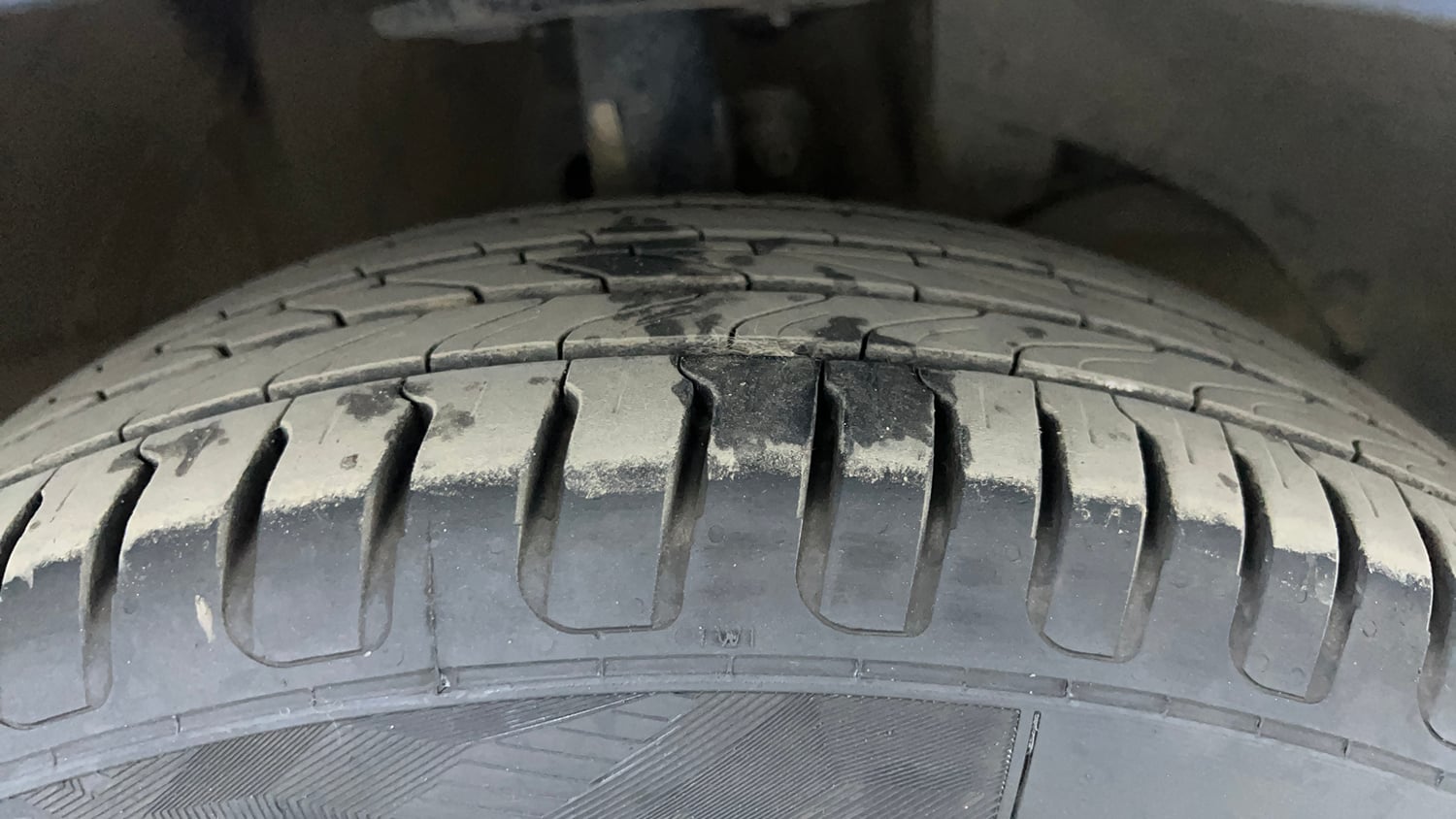 Used 2019 Maruti Suzuki Swift ZXi Plus AMT Petrol Automatic tyres RIGHT FRONT TYRE TREAD VIEW