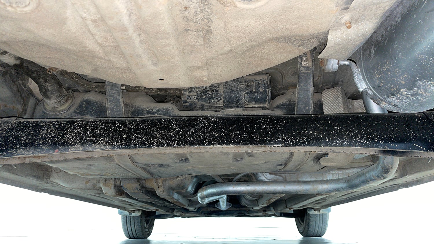 Used 2015 Hyundai Elite i20 Sportz 1.2 Petrol Manual extra REAR UNDERBODY VIEW (TAKEN FROM REAR)