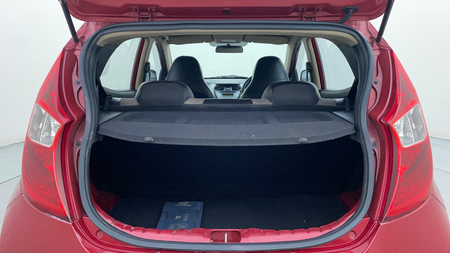 Used 2016 Hyundai Eon Magna + Petrol Manual interior DICKY INSIDE VIEW