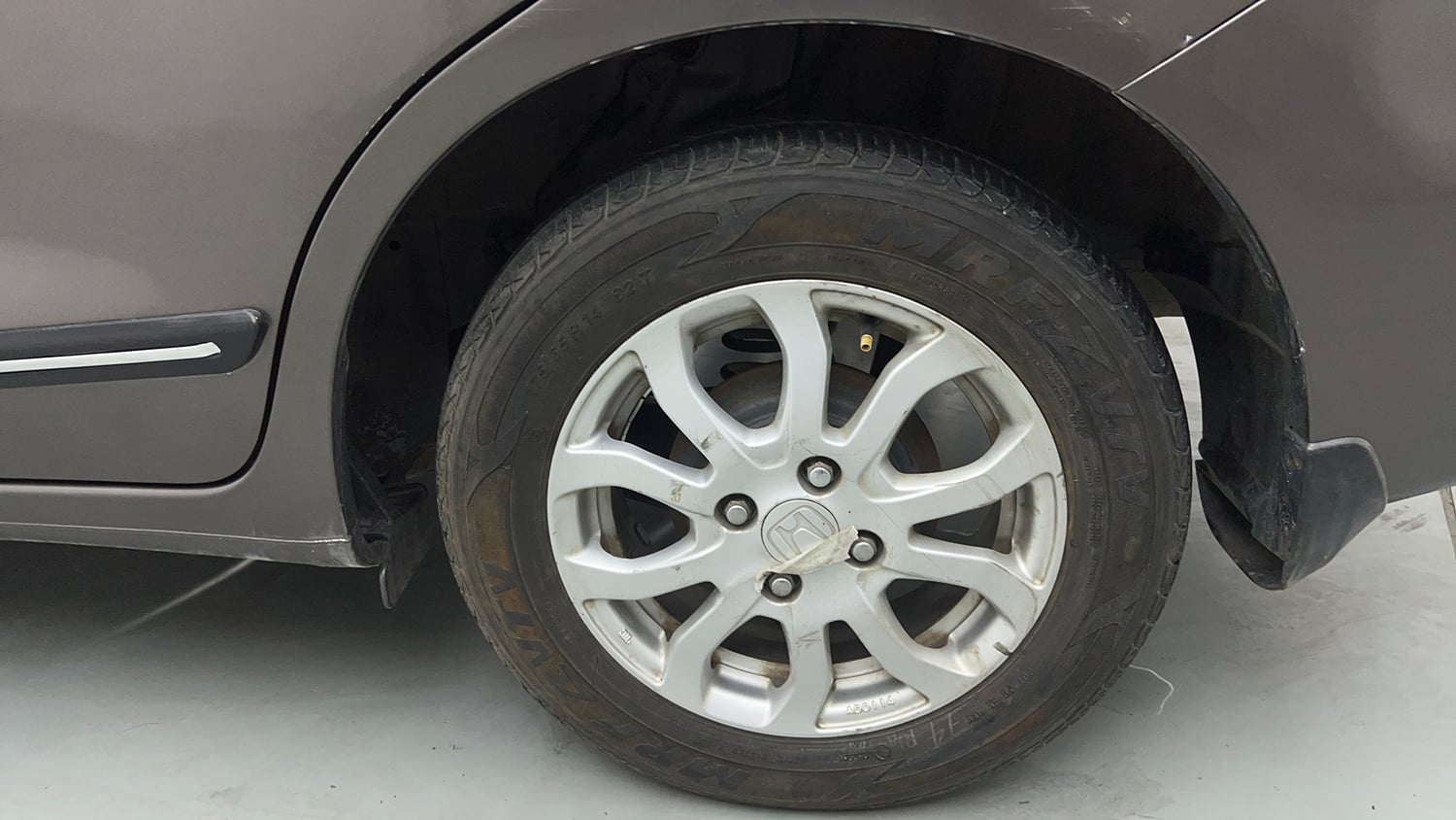 Used 2014 Honda Amaze 1.2 VX AT i-VTEC Petrol Automatic tyres LEFT REAR TYRE RIM VIEW