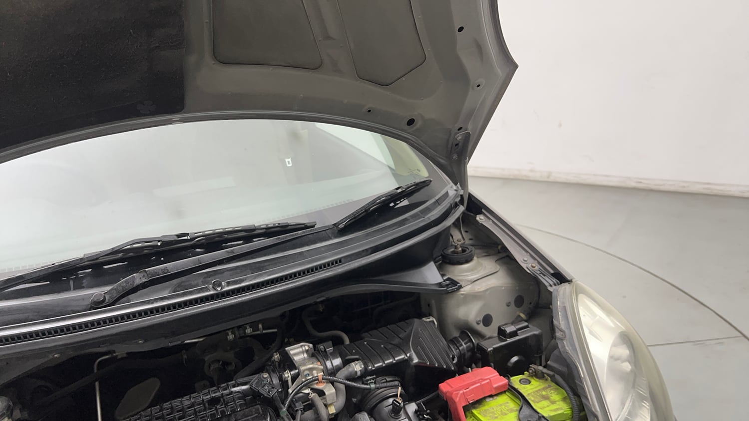 Used 2014 Honda Amaze 1.2 VX AT i-VTEC Petrol Automatic engine ENGINE LEFT SIDE HINGE & APRON VIEW