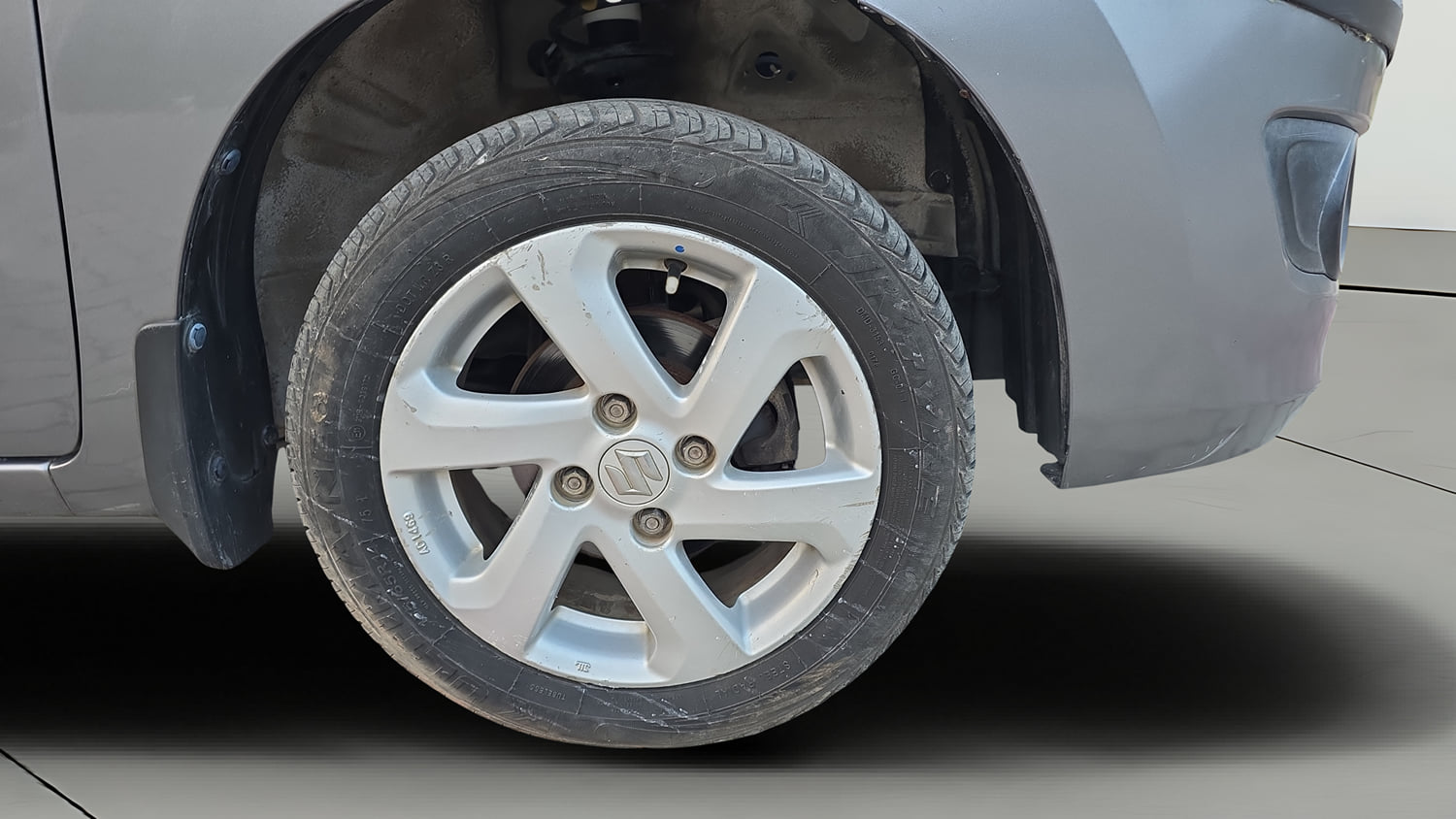 Used 2017 Maruti Suzuki Wagon R 1.0 VXI AMT Petrol Automatic tyres RIGHT FRONT TYRE RIM VIEW