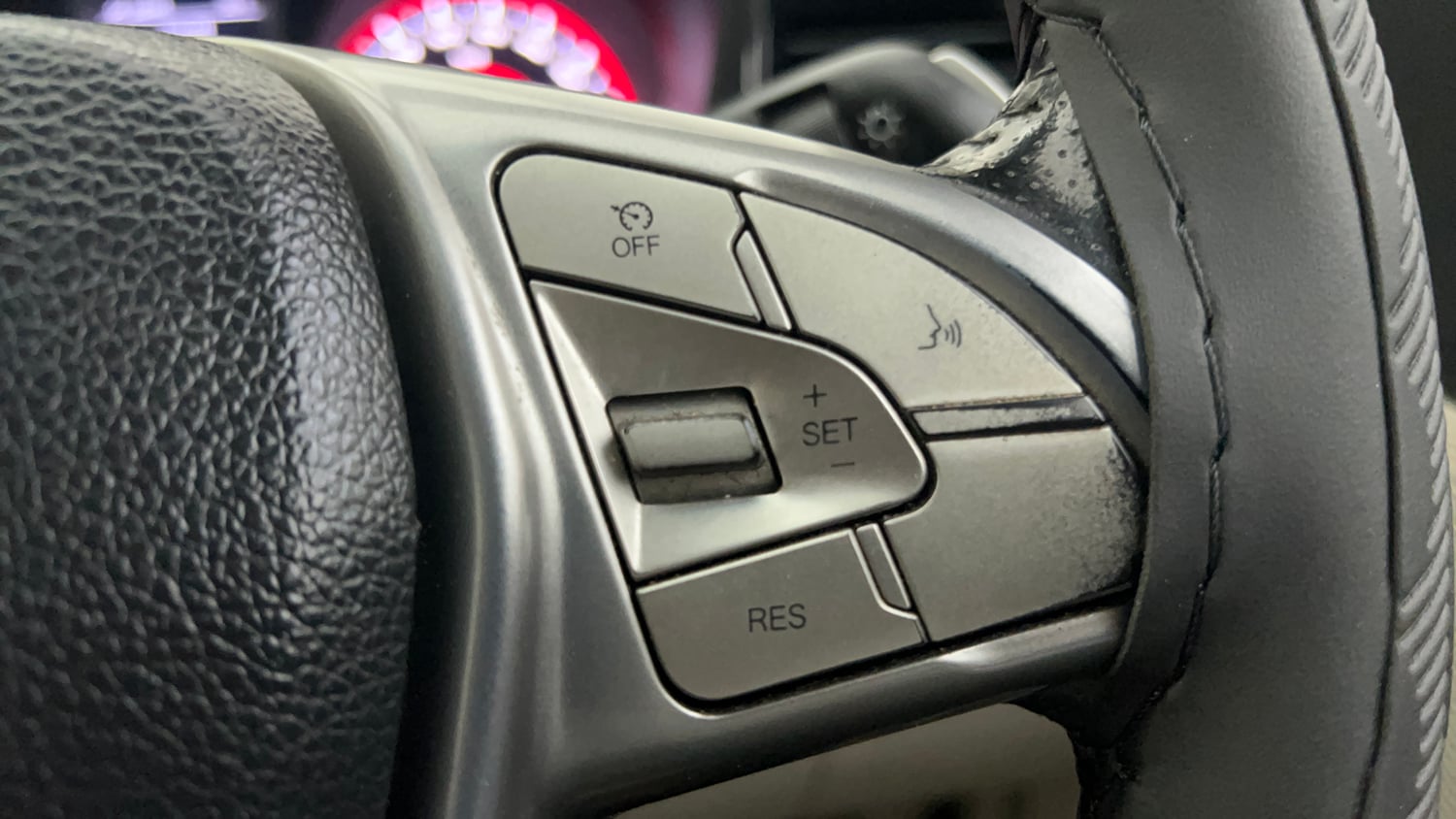 Used 2019 Mahindra XUV 300 1.2 W8 (O) Petrol Manual top_features Cruise control