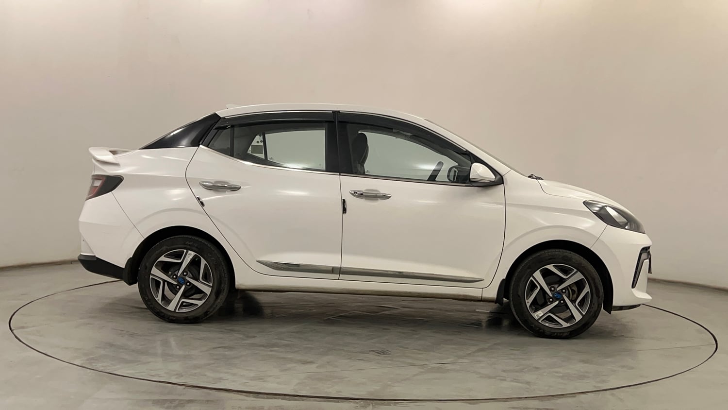 Used 2023 Hyundai Aura SX 1.2 CNG Cng Manual exterior RIGHT SIDE VIEW