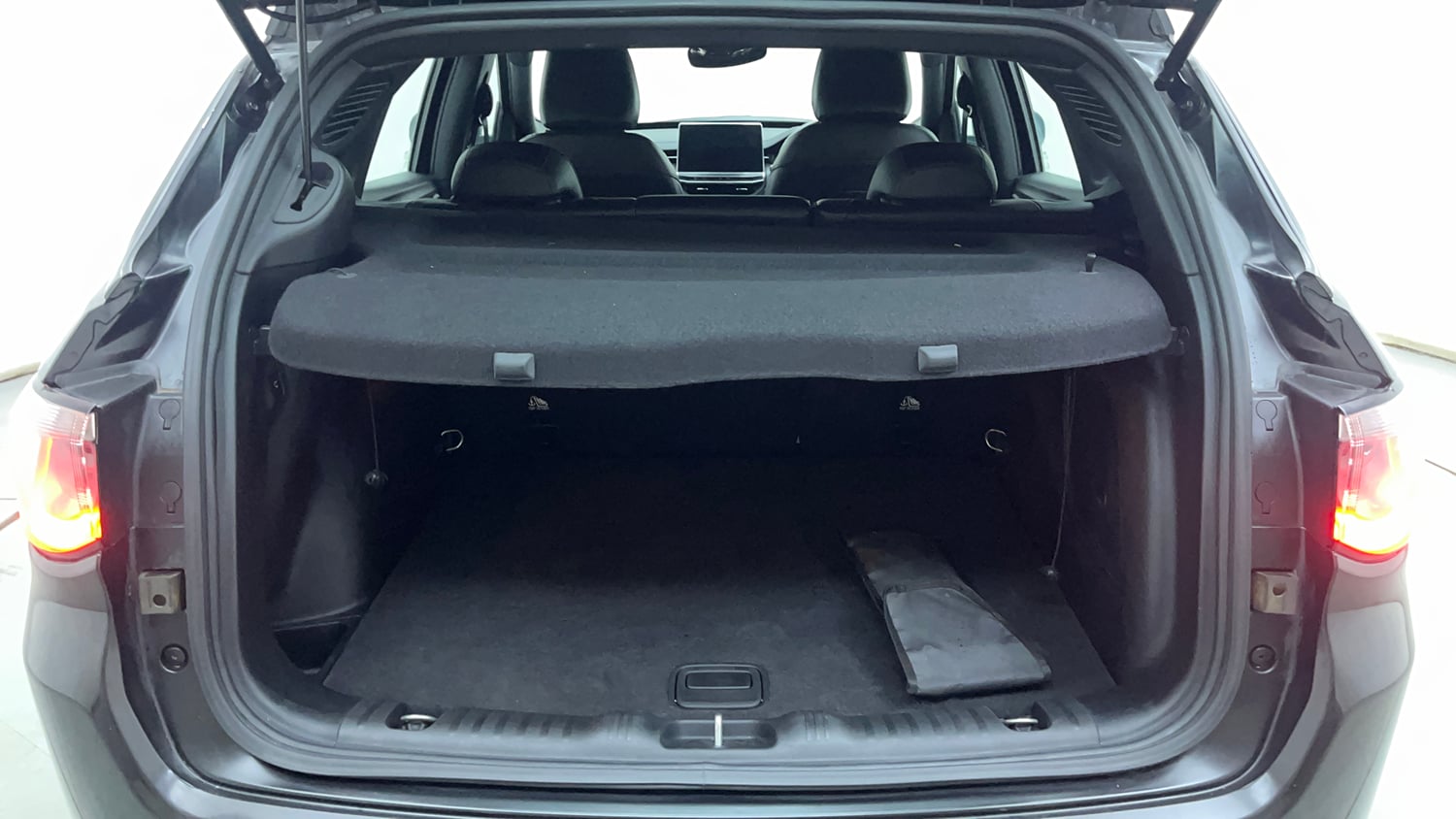 Used 2021 Jeep Compass Model S (O) 2.0 Diesel Diesel Manual interior DICKY INSIDE VIEW
