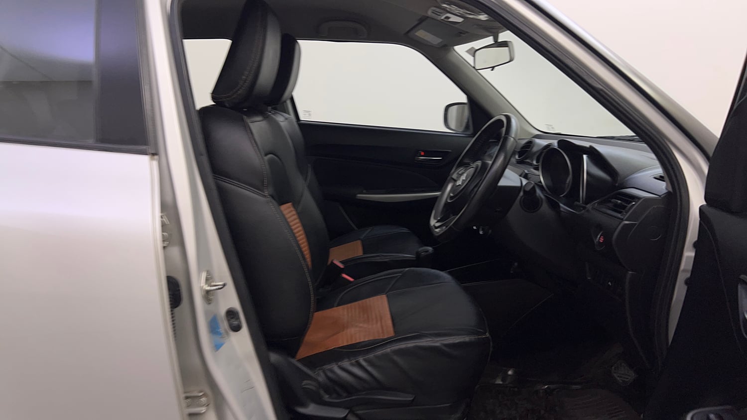Used 2019 Maruti Suzuki Swift ZXi AMT Petrol Automatic interior RIGHT SIDE FRONT DOOR CABIN VIEW