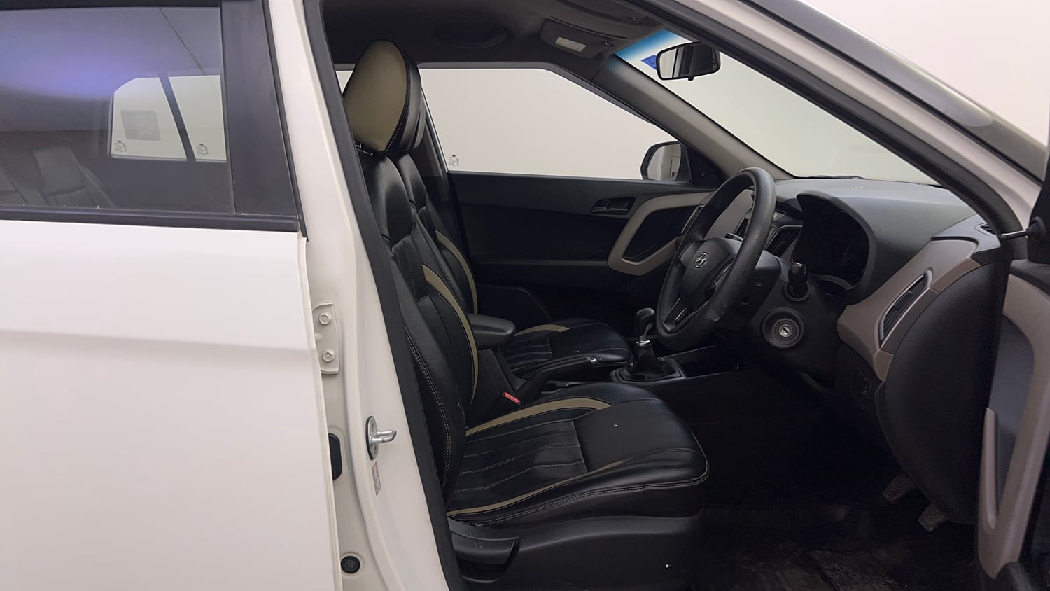 Used 2016 Hyundai Creta 1.6 Base Petrol Petrol Manual interior RIGHT SIDE FRONT DOOR CABIN VIEW