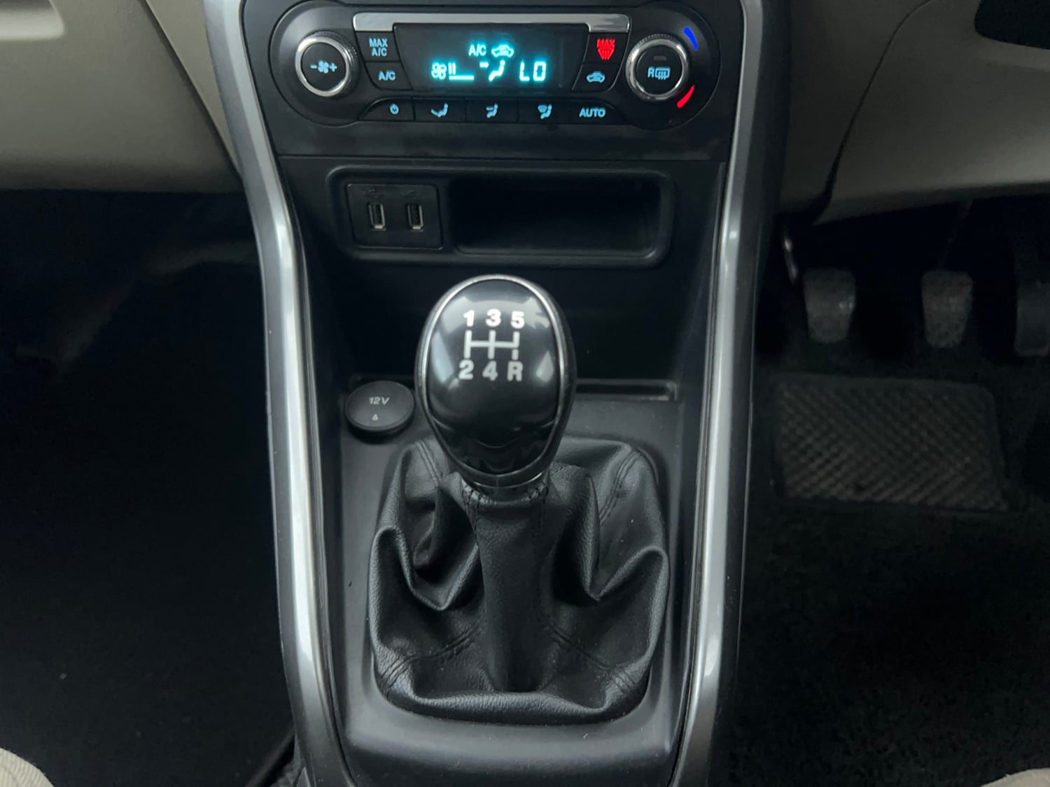 Used 2020 Ford EcoSport Titanium 1.5L Ti-VCT Petrol Manual interior GEAR  KNOB VIEW