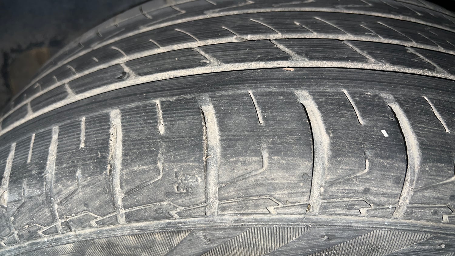 Used 2024 Hyundai Creta 1.5 MPi Petrol MT SX Petrol Manual tyres LEFT REAR TYRE TREAD VIEW