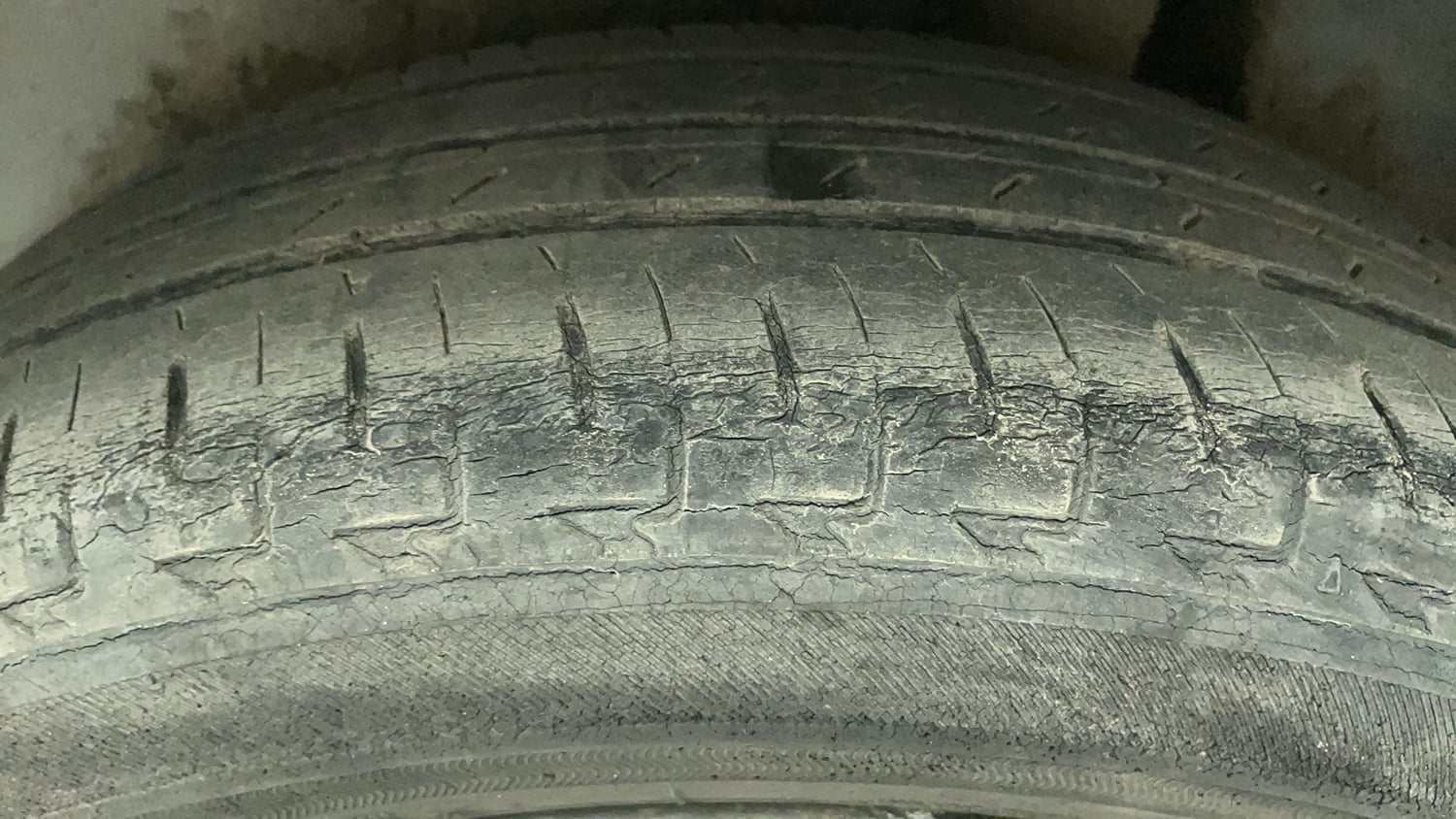 Used 2018 Maruti Suzuki Ignis Delta 1.2 MT Petrol Manual tyres LEFT REAR TYRE TREAD VIEW