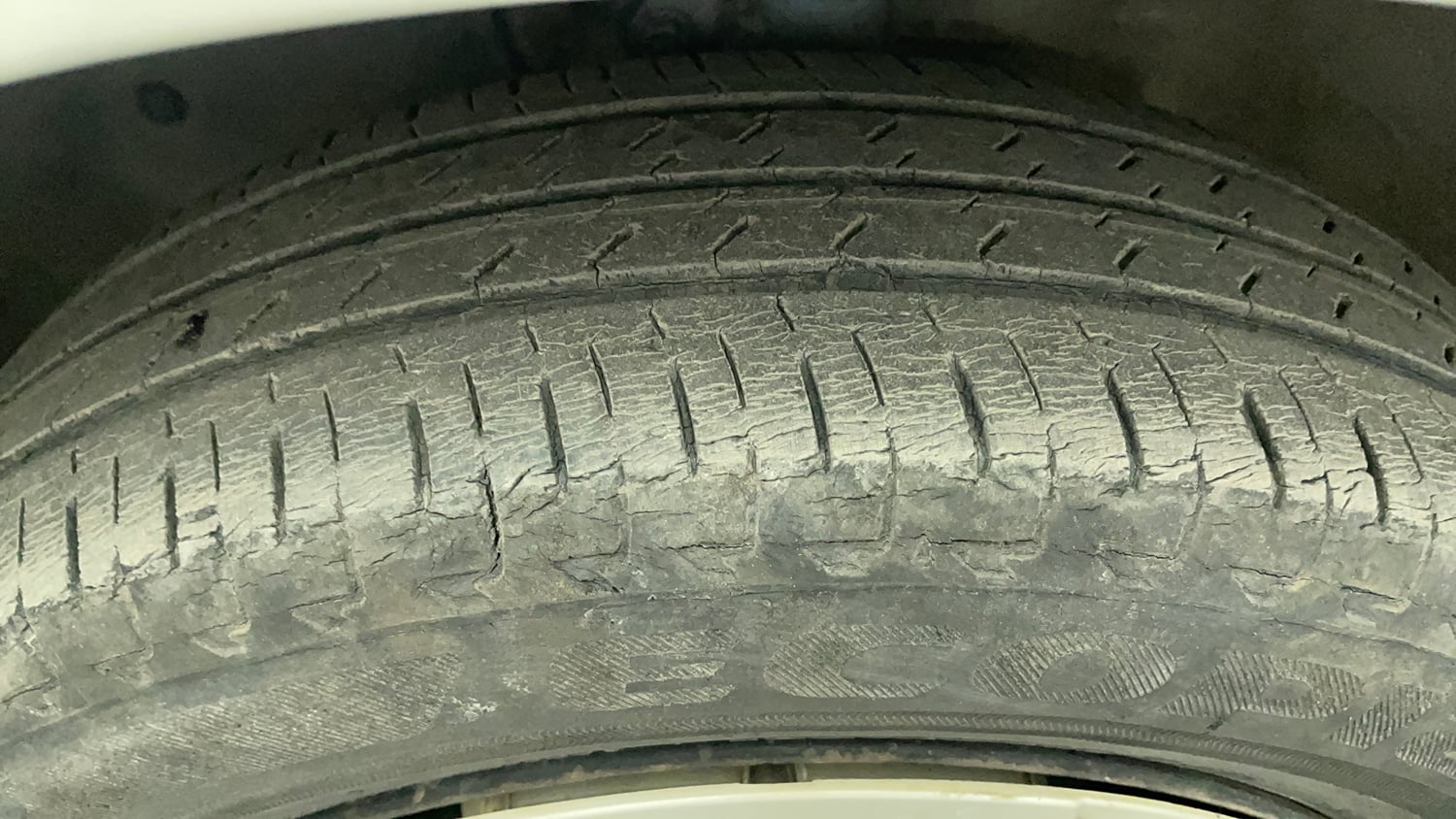 Used 2018 Maruti Suzuki Ignis Delta 1.2 MT Petrol Manual tyres LEFT FRONT TYRE TREAD VIEW