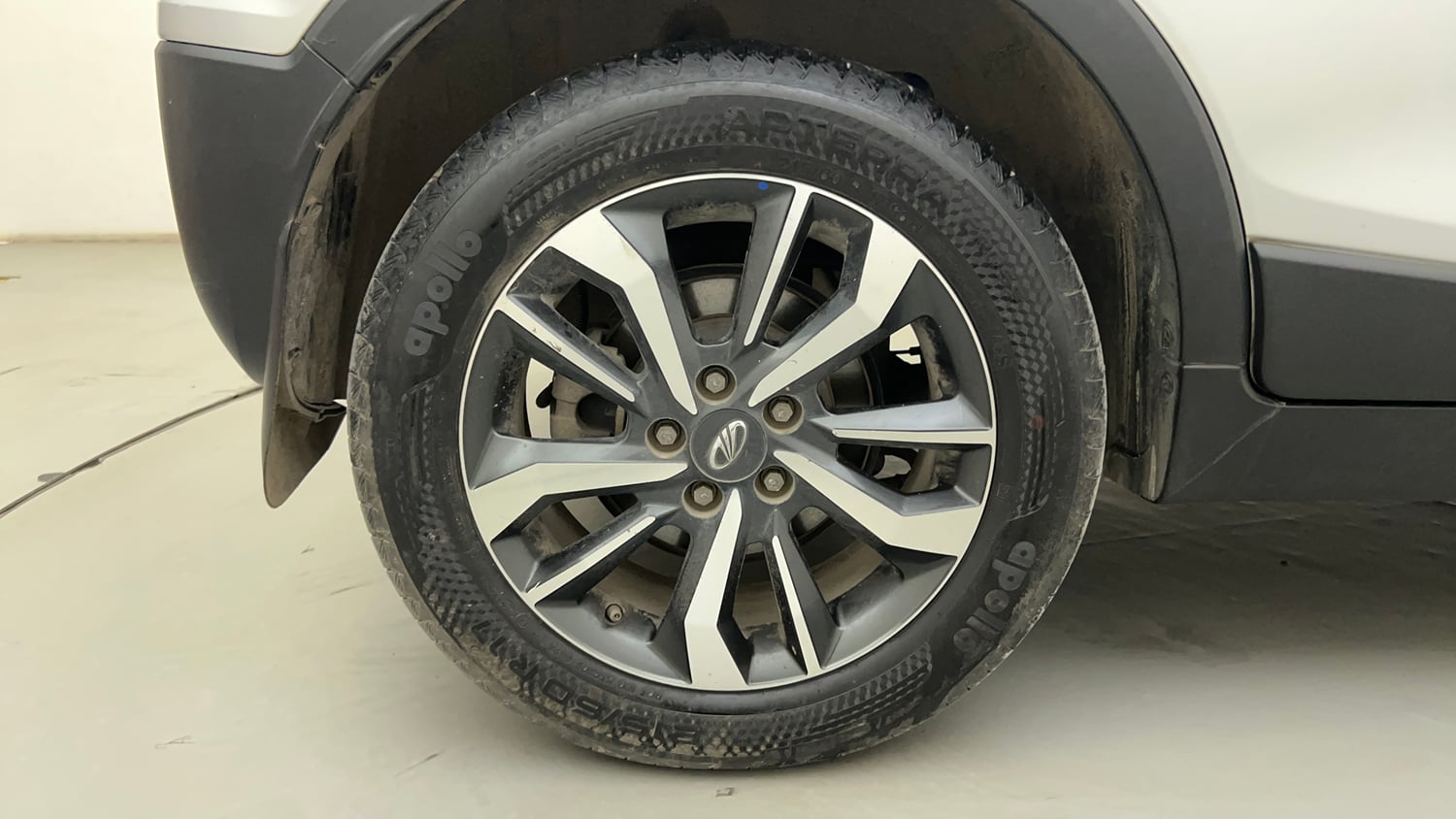 Used 2019 Mahindra XUV 300 1.2 W8 (O) Petrol Manual tyres RIGHT REAR TYRE RIM VIEW