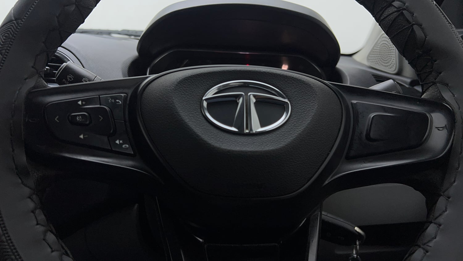 Used 2020 Tata Tiago XZ Plus Petrol Manual top_features Airbags